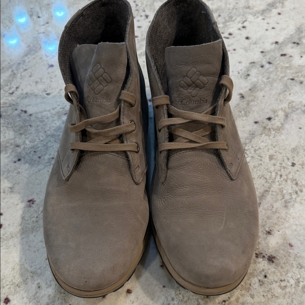 Columbia Men's Tan Soft SuedeLeather Boots.